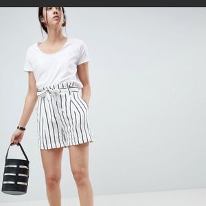 tailored linen casual short with tie waist